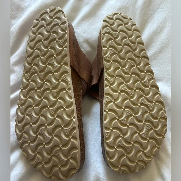 Birkenstock Tan Sandals with Gold Accents - Picture 2 of 3